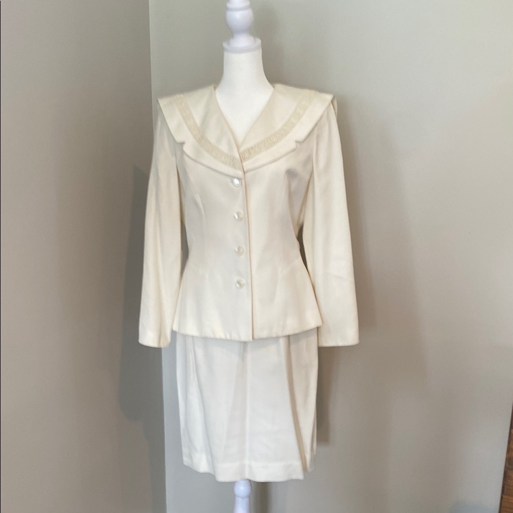 Elegant Vintage Liz Claiborne Cream Skirt Suit